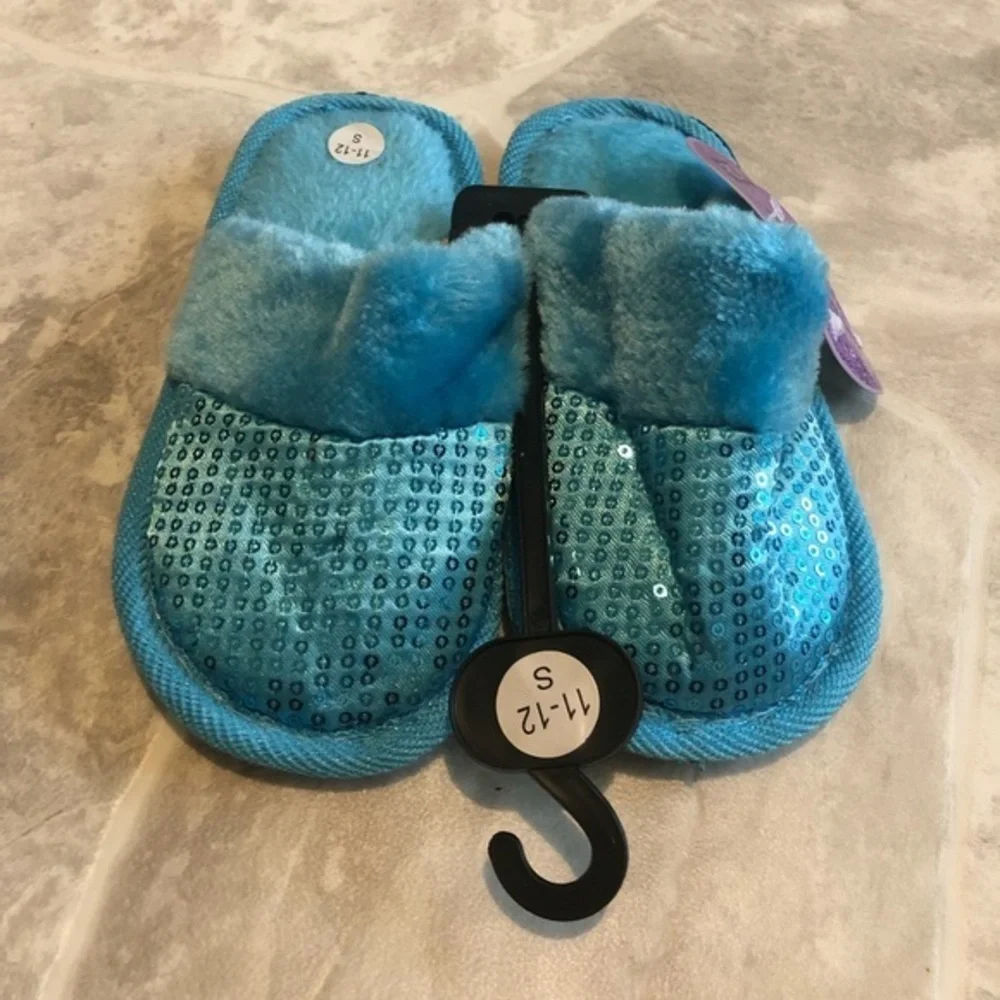NWT turquoise blue sparkly sequins furry girls comfy slippers size 11.5